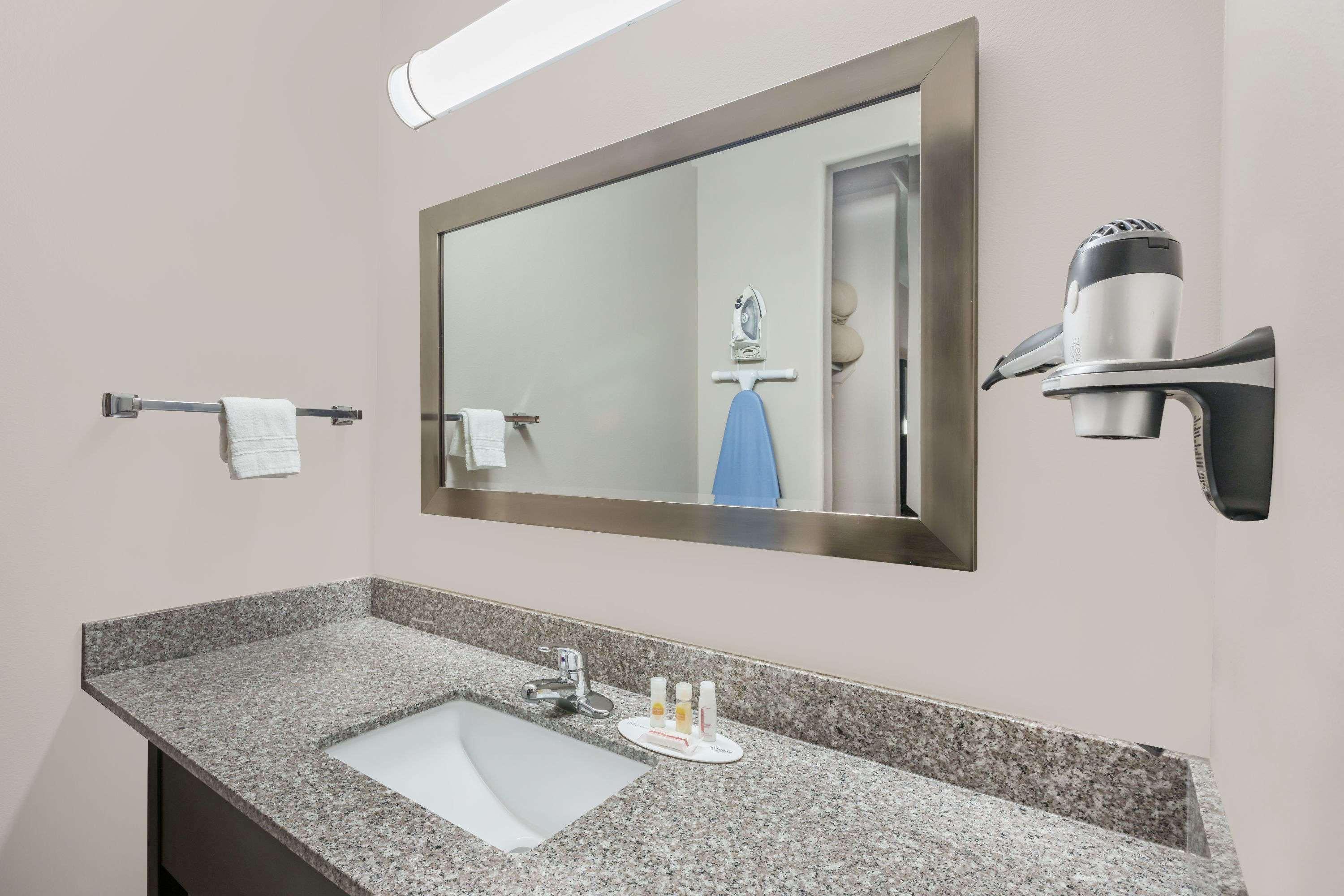 Days Inn By Wyndham Dilley Esterno foto