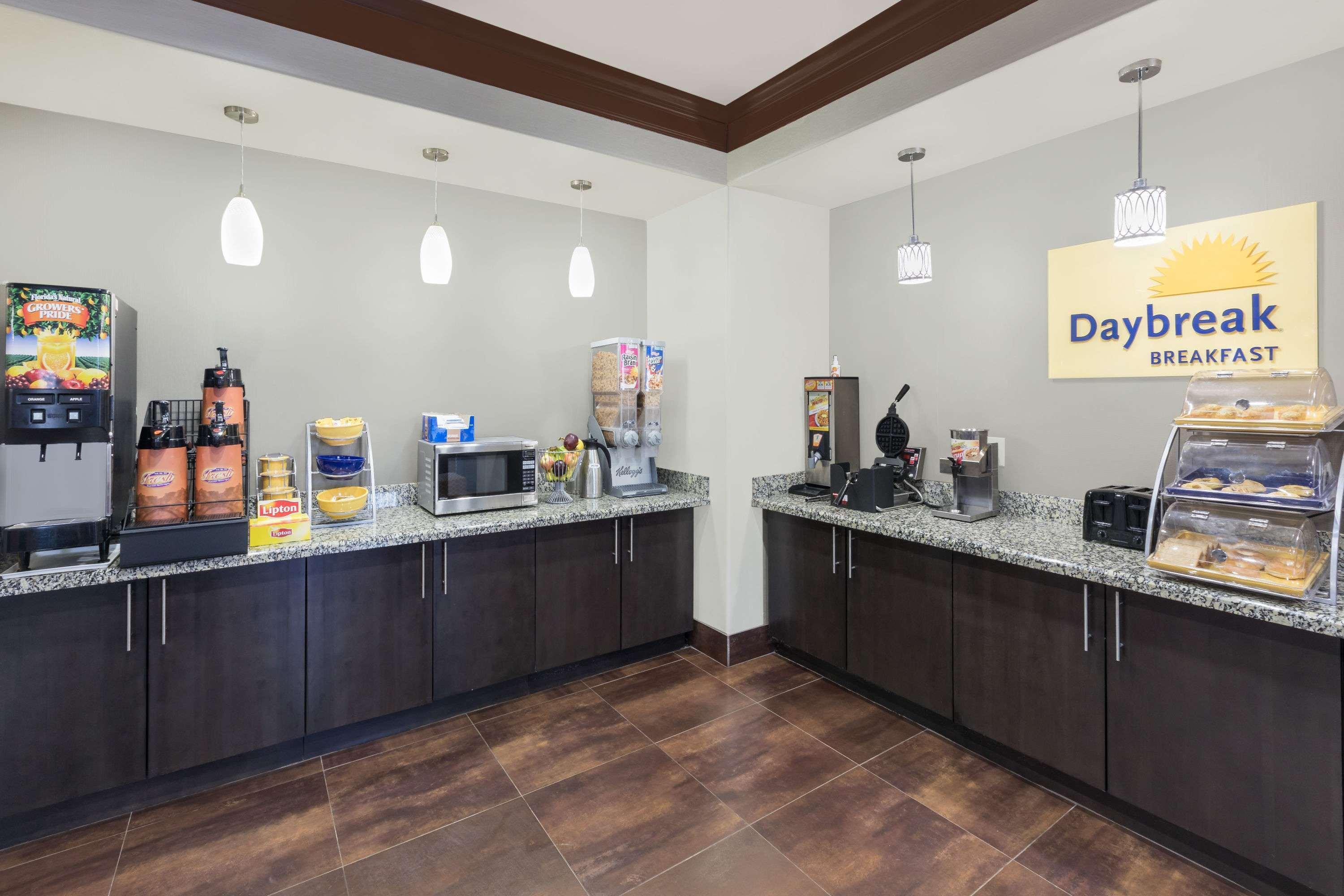 Days Inn By Wyndham Dilley Esterno foto
